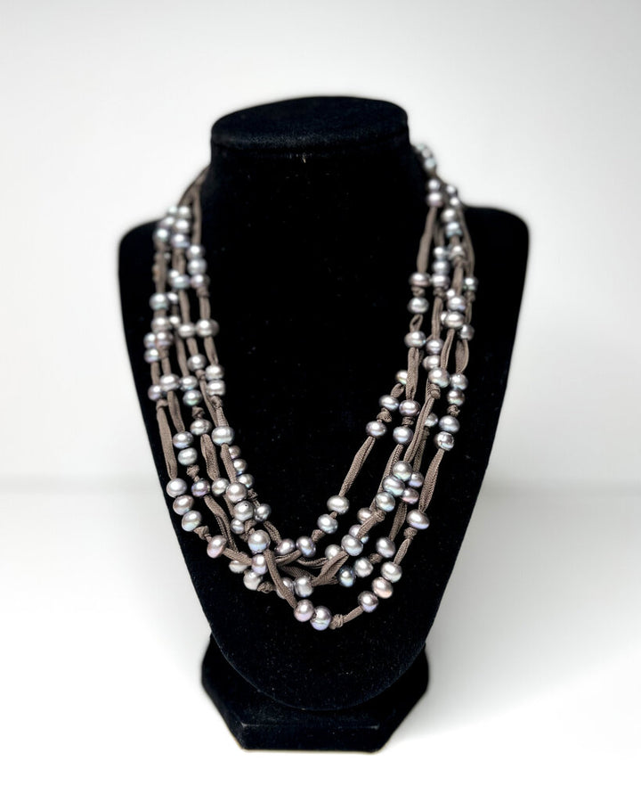 Necklace | Pearls on Ribbon